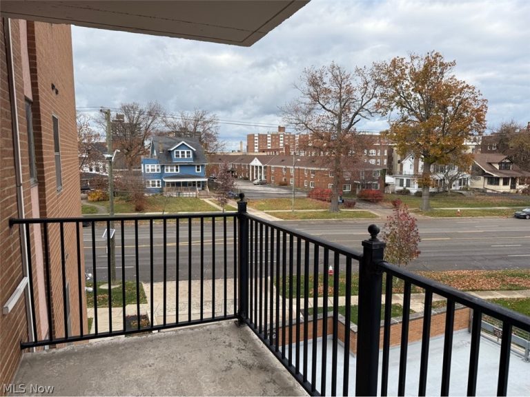 12029 Clifton Boulevard #301, Lakewood, OH - Photo 6