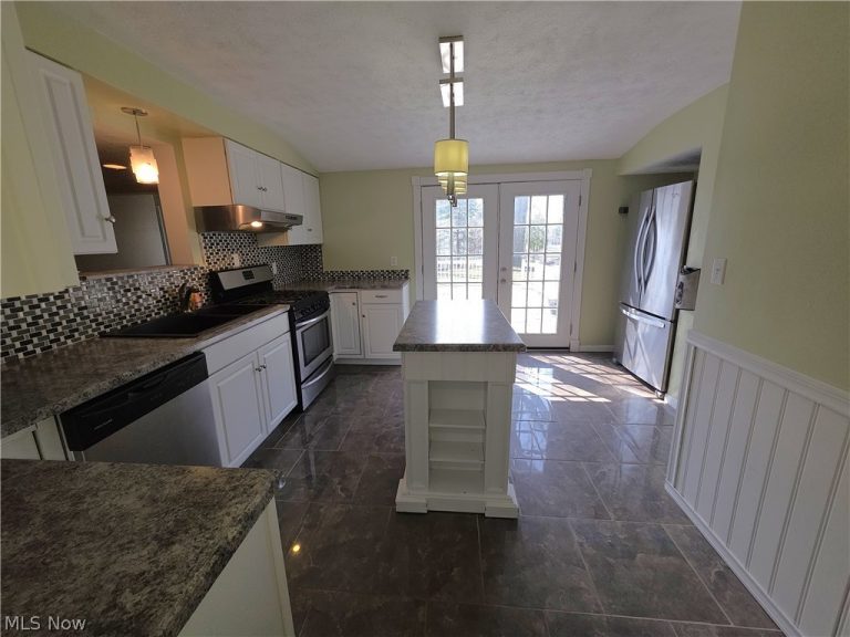 80 May Avenue, Northfield Village, OH - Photo 4