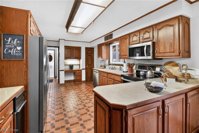 886 Ewing Road, Youngstown, OH - Photo 8