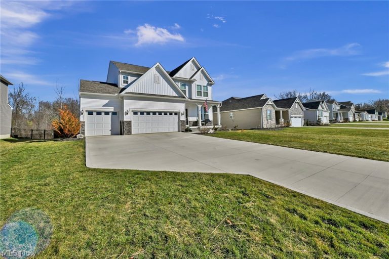180 Country Meadow Lane, Wadsworth, OH - Photo 2