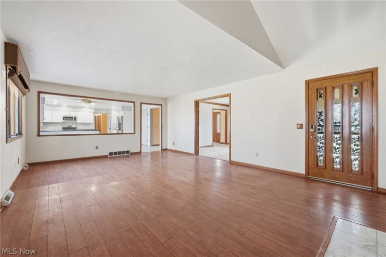 19649 Sagamore Road, Walton Hills, OH - Photo 6