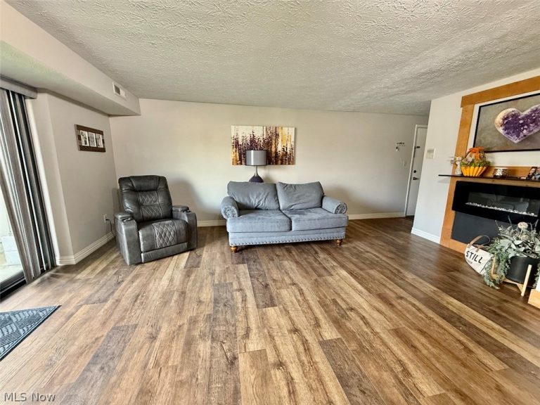 9831 Sunrise Boulevard #P27, North Royalton, OH - Photo 4