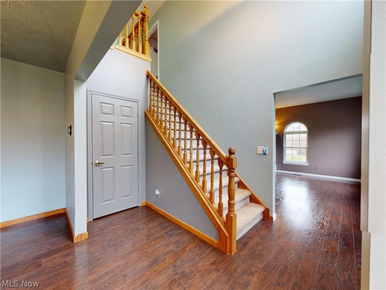 10055 Locust Grove Drive, Chardon, OH - Photo 3