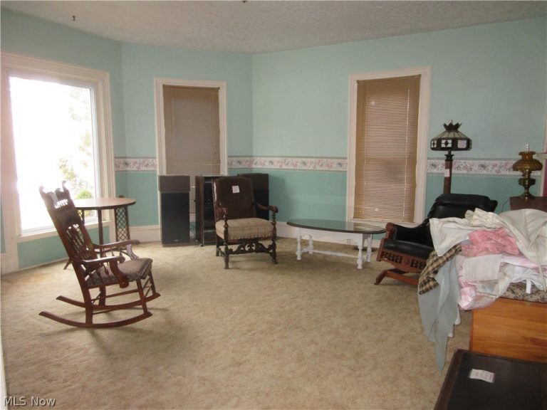 174 Hickory Street, Andover, OH - Photo 2