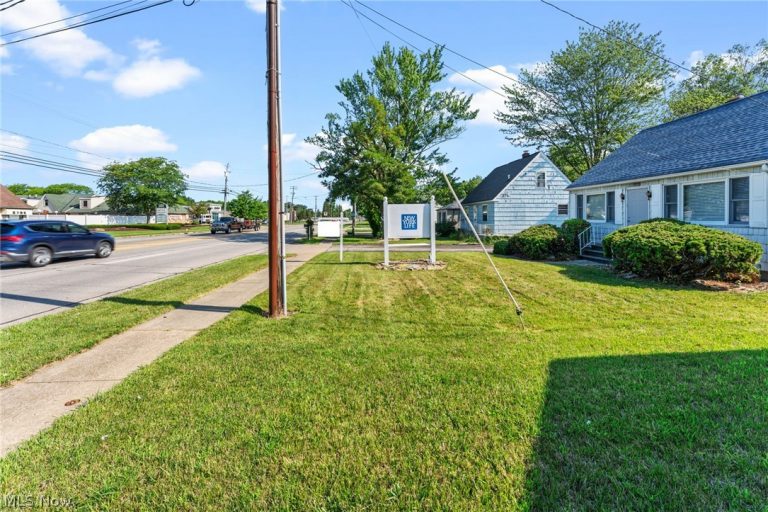 5363 Oberlin Avenue, Lorain, OH - Photo 8