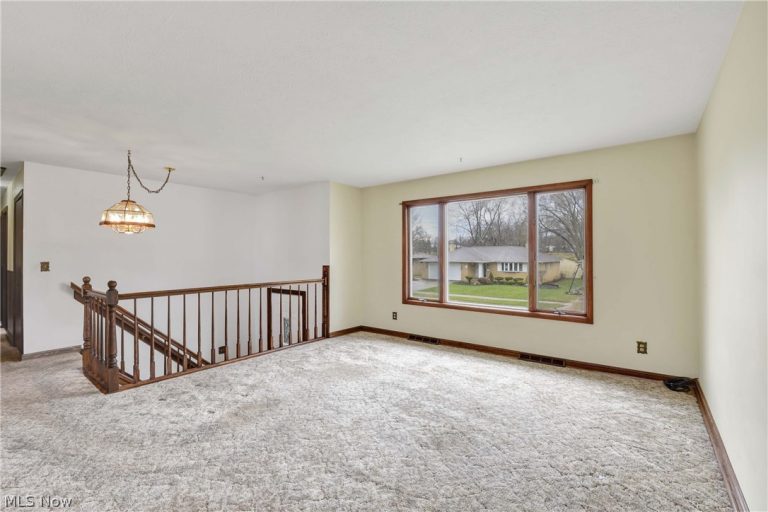 8712 Fenway Drive, Parma, OH - Photo 3