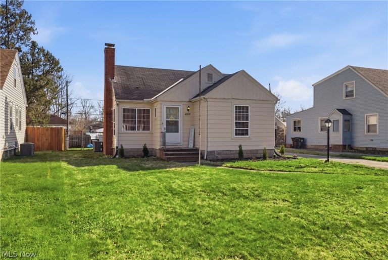 41819 Emerson Court, Elyria, OH - Photo 2
