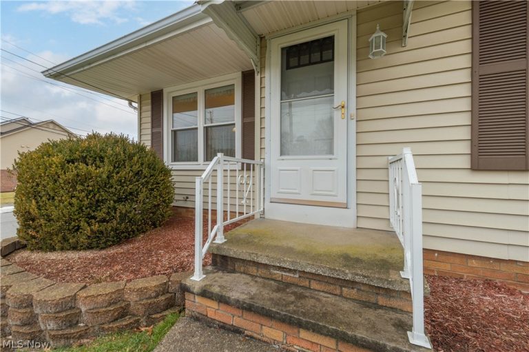380 Orchardview Road, Seven Hills, OH - Photo 4