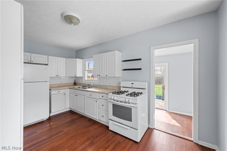 11915 Franklin Boulevard, Lakewood, OH - Photo 6