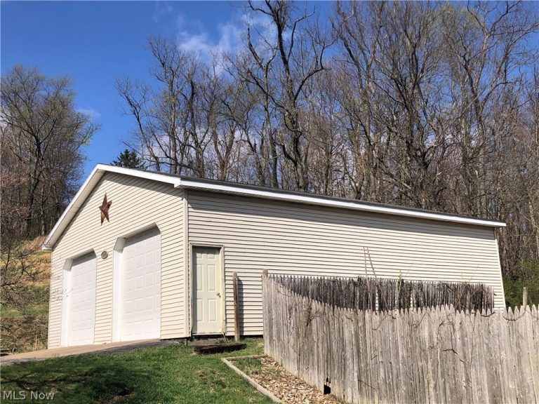 305 Gardendale Street, East Liverpool, OH - Photo 6
