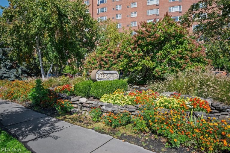 11820 Edgewater Drive #718, Lakewood, OH - Photo 4