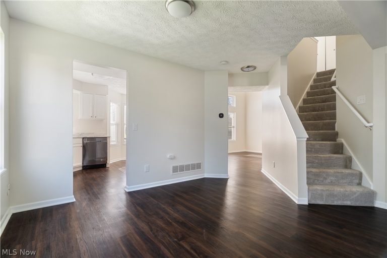 2165 Stonehenge Circle, Akron, OH - Photo 8