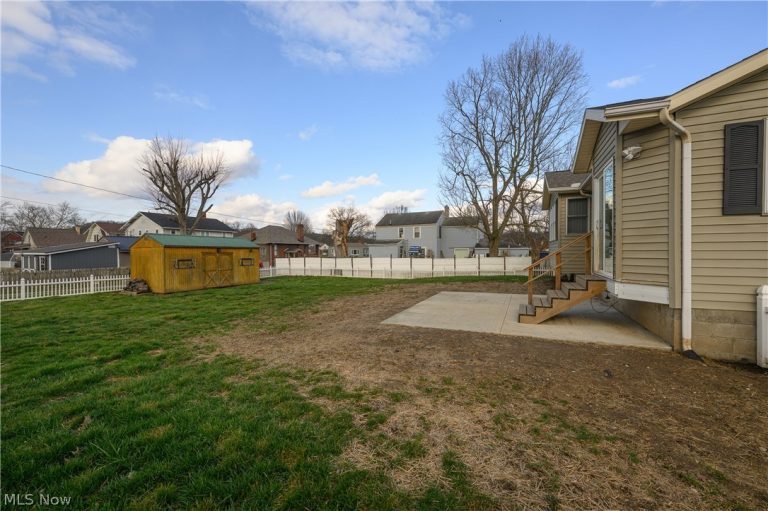 223 9th Street, Uhrichsville, OH - Photo 5