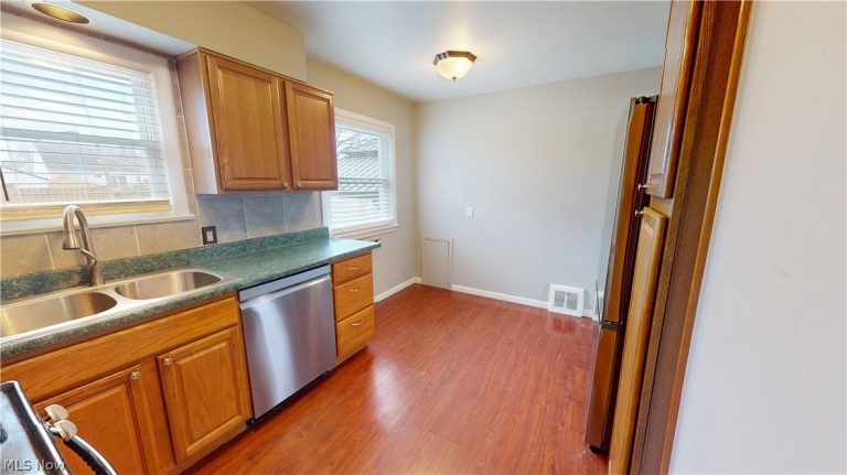 30008 Mildred Street, Willowick, OH - Photo 3