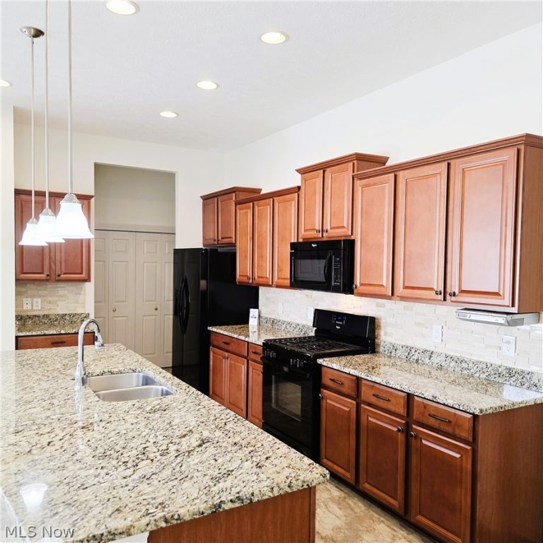 5137 Hartwell Lane, Brunswick Hills, OH - Photo 2