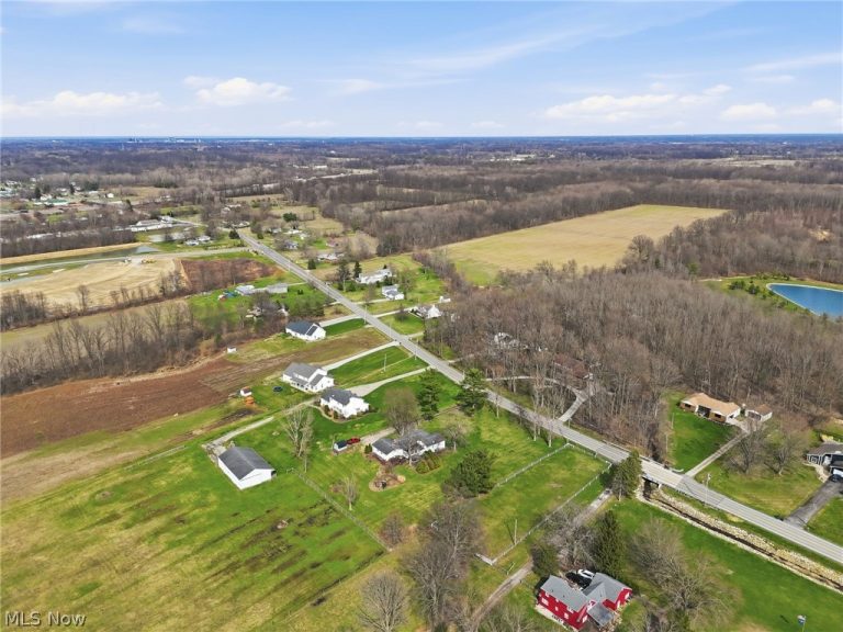 8134 Oberlin Road, Elyria, OH - Photo 8