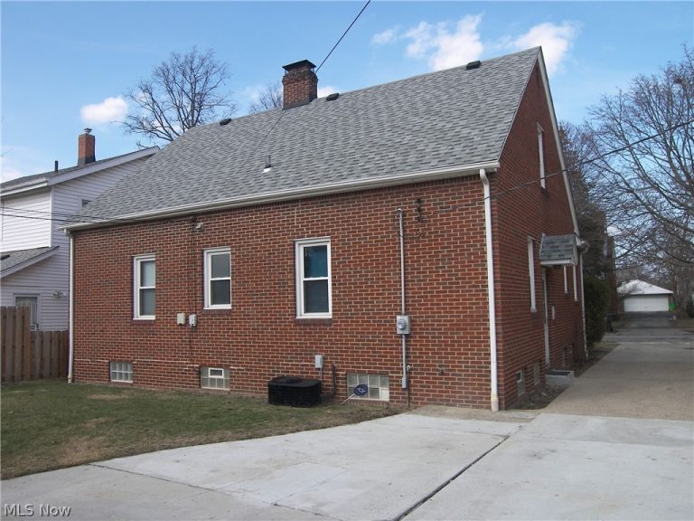 19070 Meredith Avenue, Euclid, OH - Photo 2