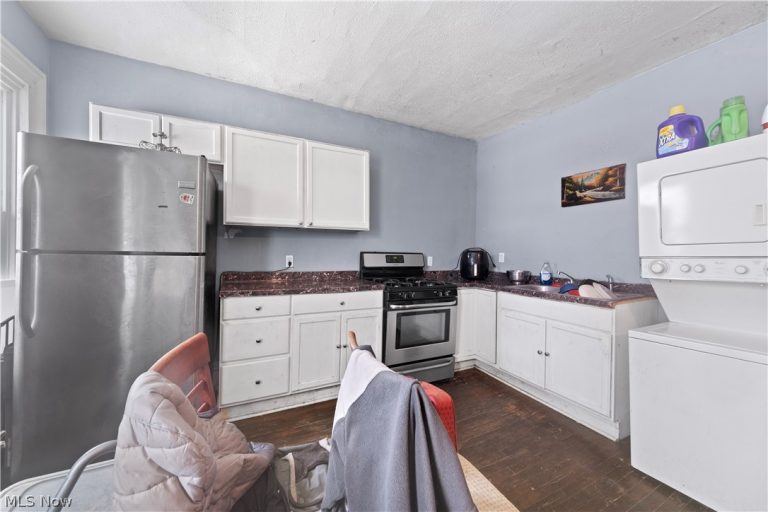 2000 Seymour Avenue, Cleveland, OH - Photo 6