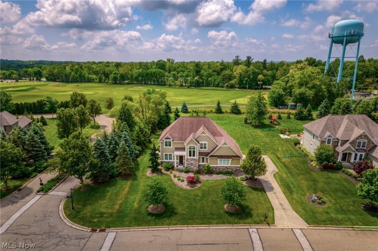 435 Dunwoody Drive, Aurora, OH - Photo 3