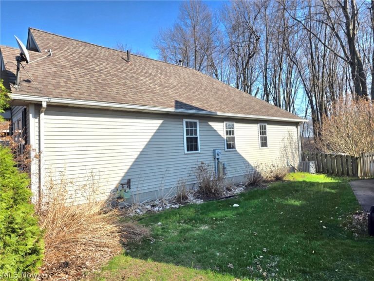 38450 Crossbrook Avenue, Willoughby, OH - Photo 5