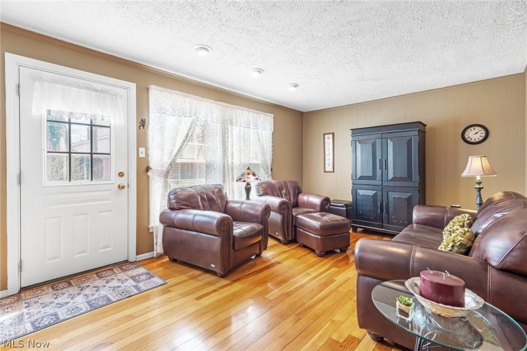 880 Markham Avenue, Cuyahoga Falls, OH - Photo 4