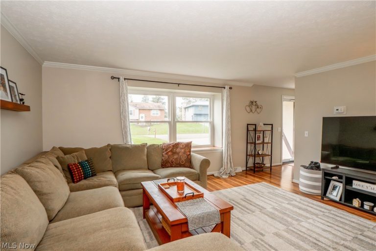 8028 Woodrush Drive, North Canton, OH - Photo 5