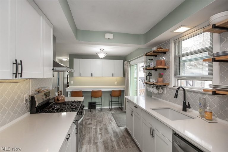 30404 Oakdale Road, Willowick, OH - Photo 6