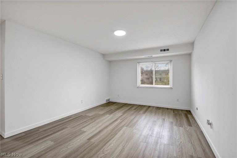 2955 Bay Drive #H4, Westlake, OH - Photo 4
