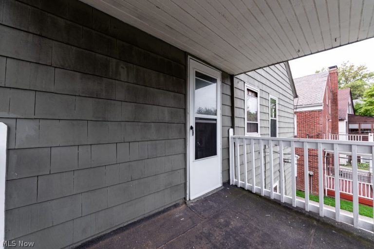 18405 Newell Road, Shaker Heights, OH - Photo 8