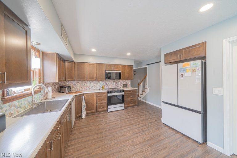 10396 Dewhurst Road, Elyria, OH - Photo 8