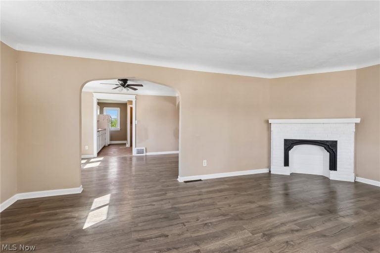 13618 Wainstead Avenue, Cleveland, OH - Photo 8