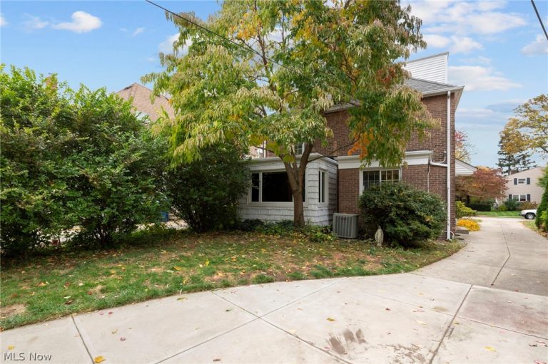 19190 Sagamore Road, Fairview Park, OH - Photo 8