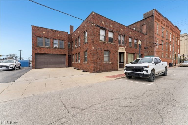 70 4th Street, Barberton, OH, 44203