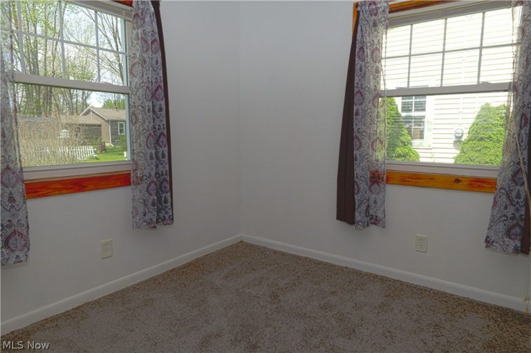10924 Libby Avenue, Elyria, OH - Photo 5