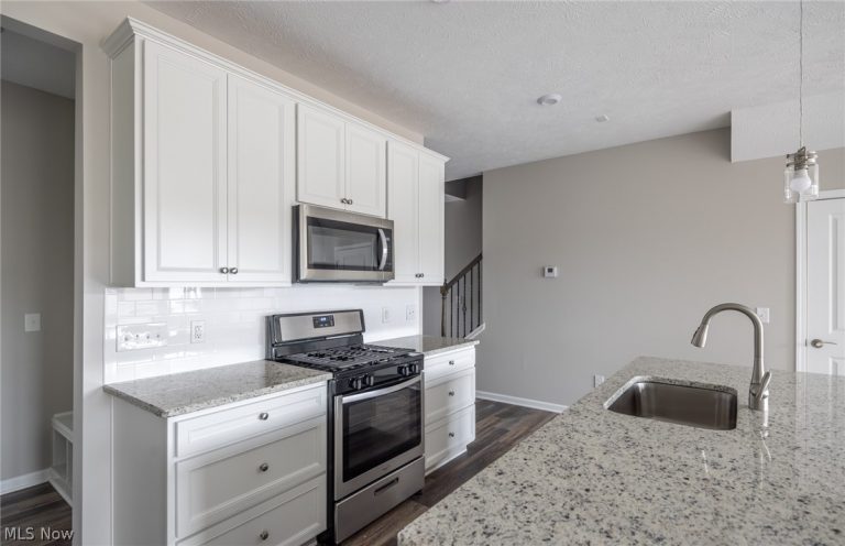 950-2 Memory Lane, Aurora, OH - Photo 8