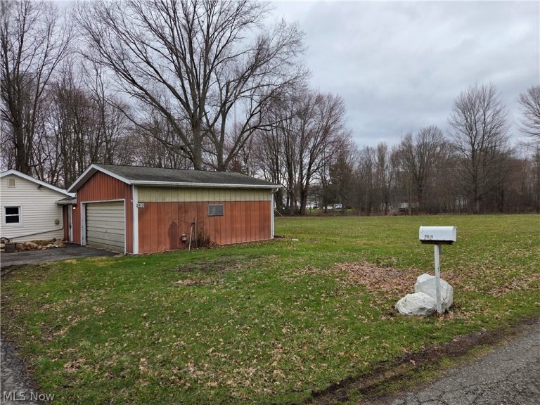 2410 Railroad Street, Newton Falls, OH - Photo 2