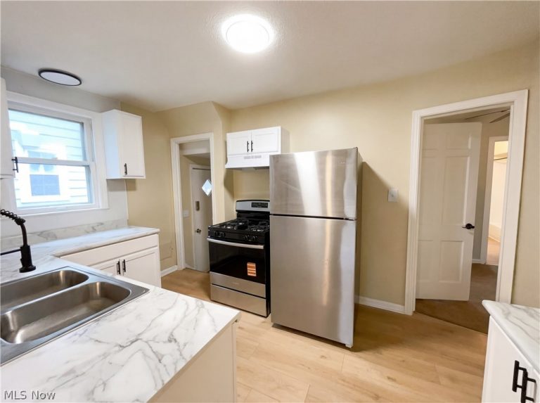 20511 Balfour Road, Warrensville Heights, OH - Photo 2