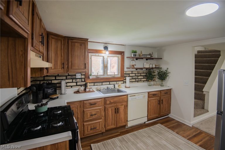 1528 Stepney Street, Niles, OH - Photo 8