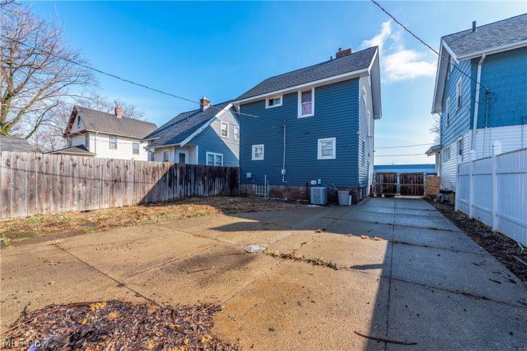 1402 185th Street, Cleveland, OH - Photo 5