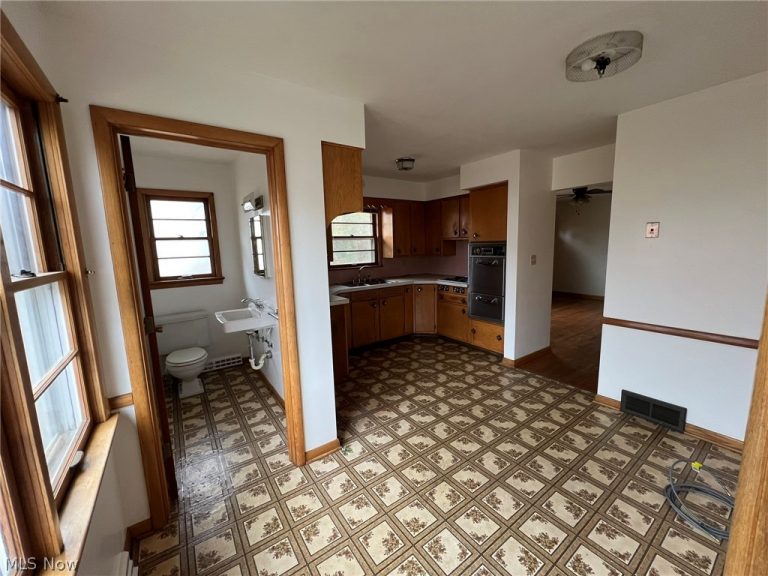 462 Moody Street, Akron, OH - Photo 6