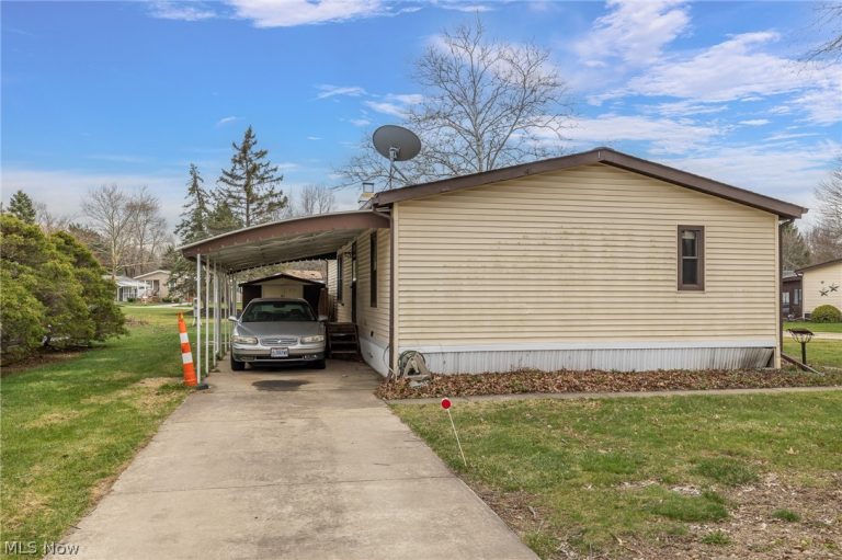 46 Sycamore, Olmsted Twp, OH - Photo 2