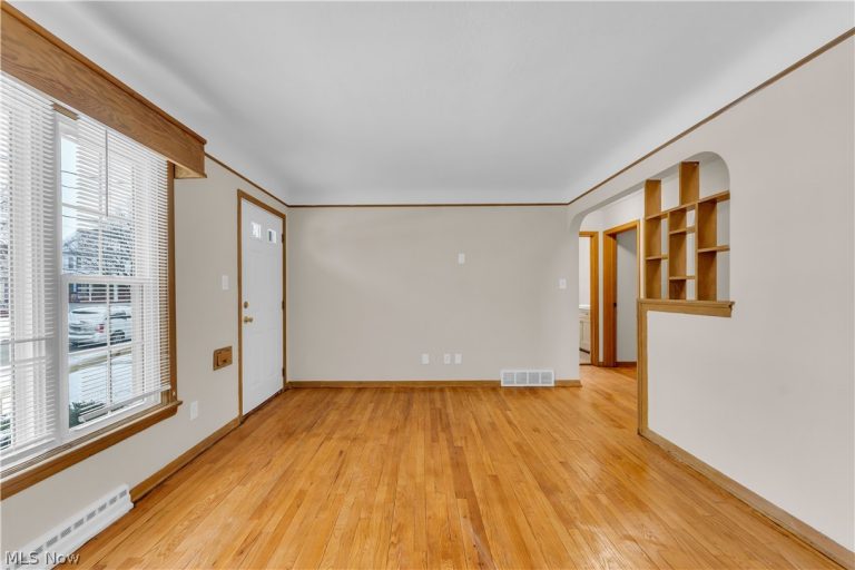 21980 Ivan Avenue, Euclid, OH - Photo 4