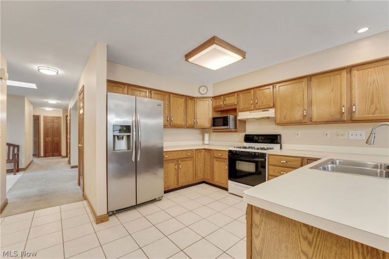 17500 Alexander Road, Walton Hills, OH - Photo 5