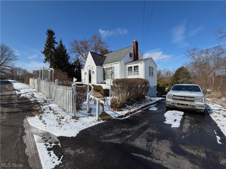 403 Burrows Avenue, East Liverpool, OH - Photo 3