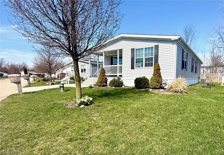 362 Pin Oak Circle, Elyria, OH - Photo 3