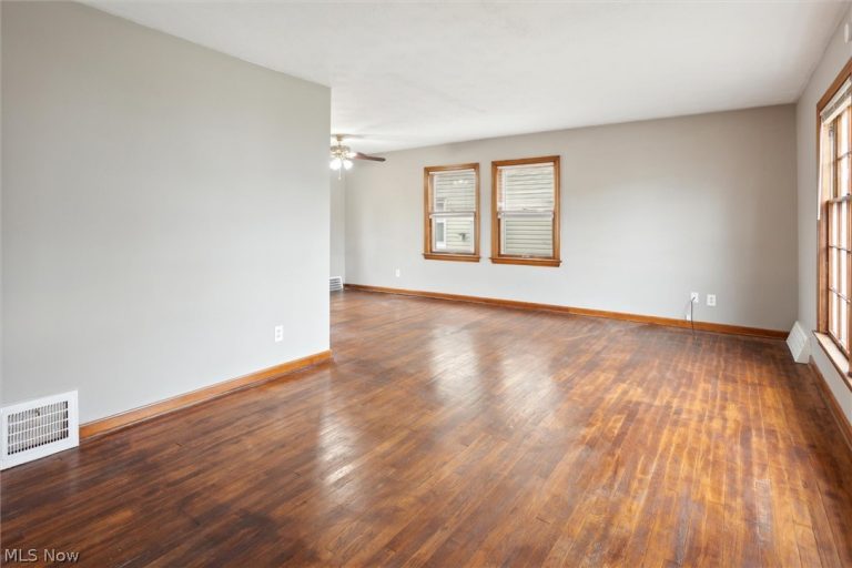 9504 Highland Avenue, Garfield Heights, OH - Photo 6
