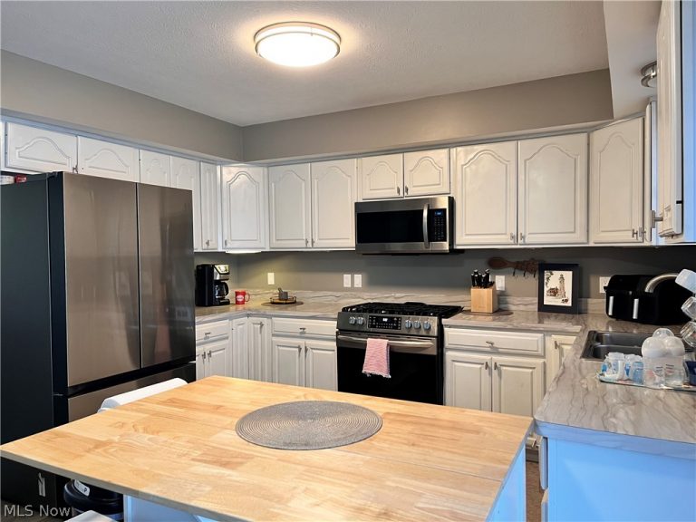 409 King Street, Fairport Harbor, OH - Photo 4
