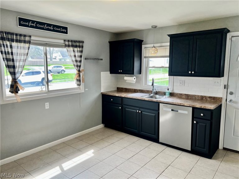 227 Howard Street, Medina, OH - Photo 5