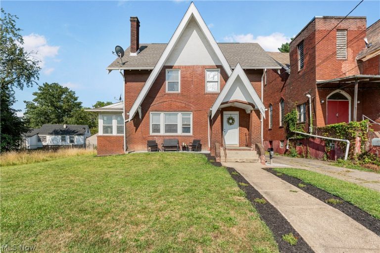 2409 Gilbert Avenue, Canton, OH - Photo 2