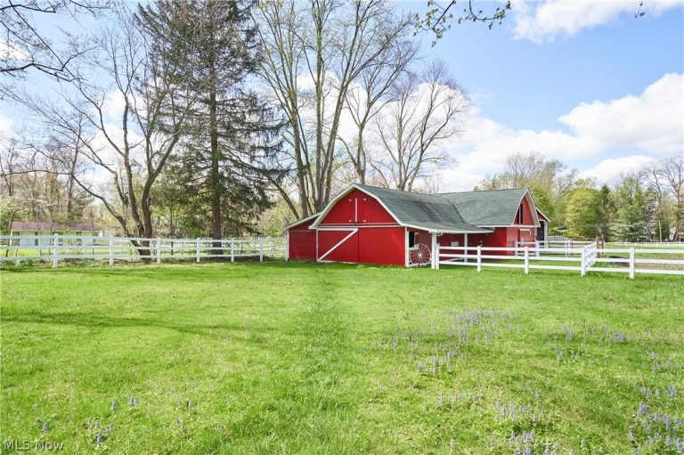535 Crystal Lake Road, Akron, OH - Photo 2